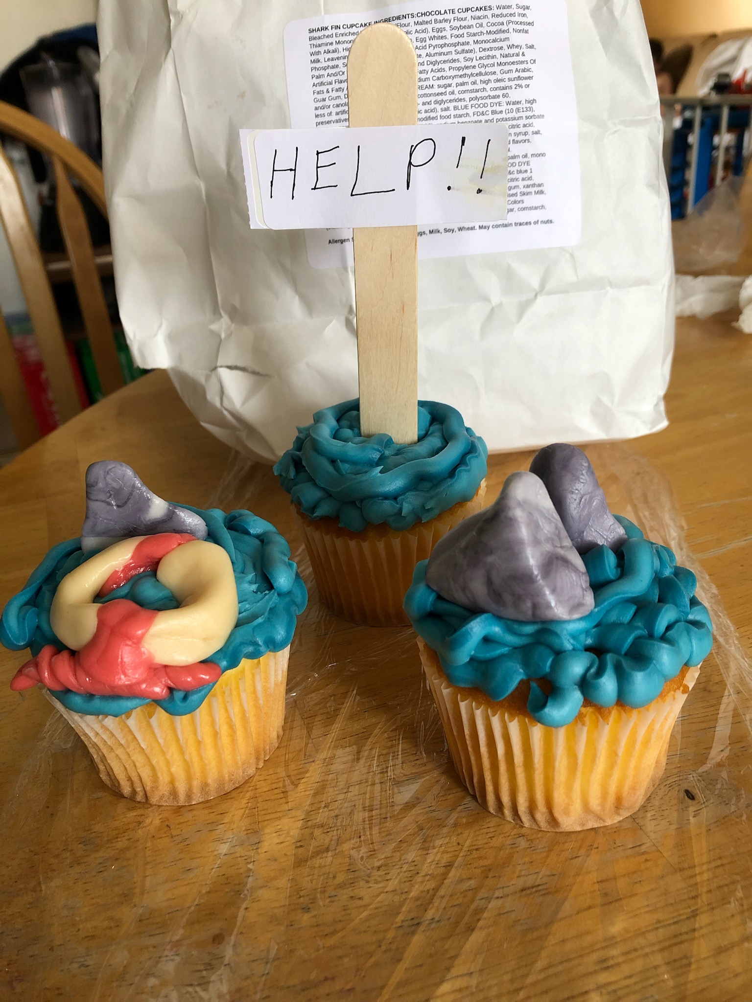shark fin cupcakes